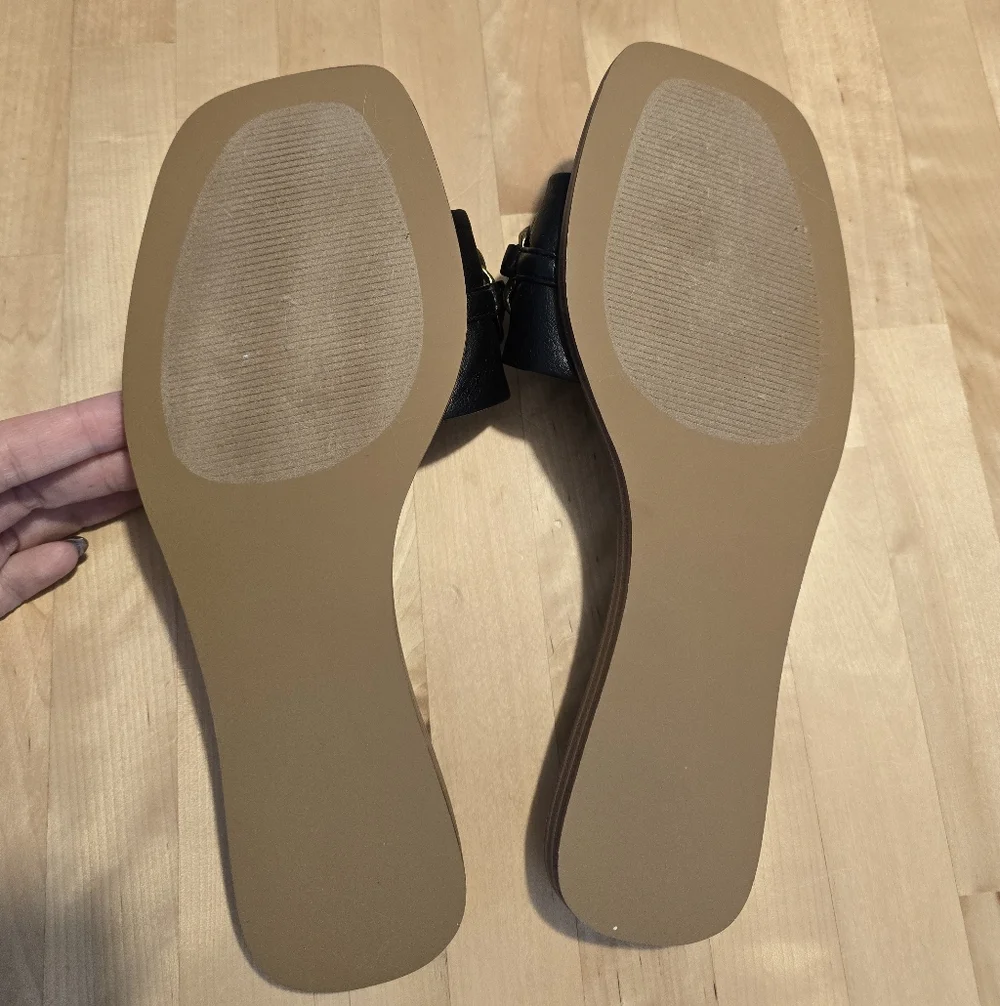 Steve Madden Ilana Black Chunky Gold Slide Sandals Size 9M NEW